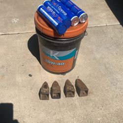 hydraulic  oil 2 1/2 gallons, grease, rock teeth 
