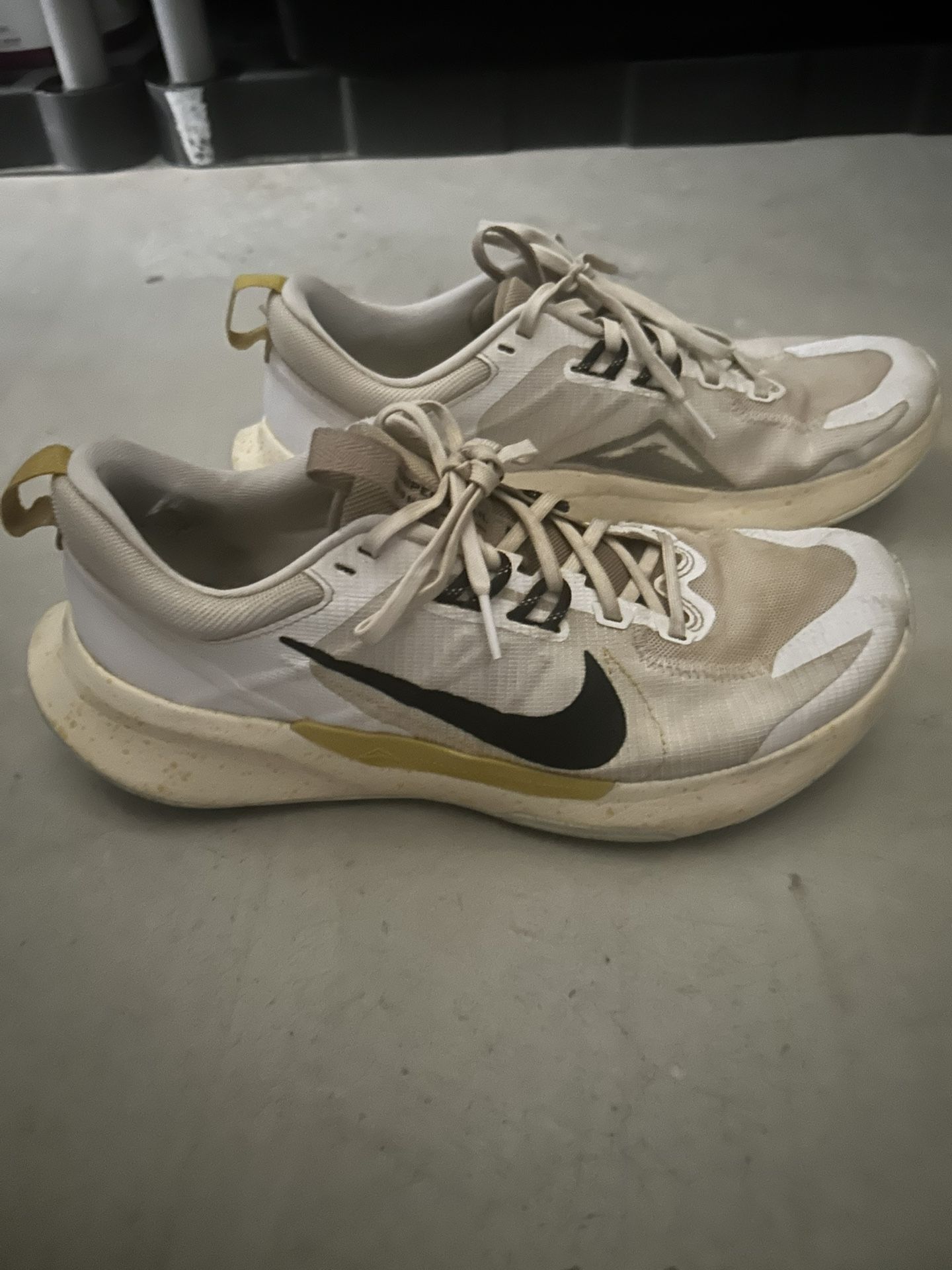 Size 10 Nike Men’s Trail Running Walking Shoes