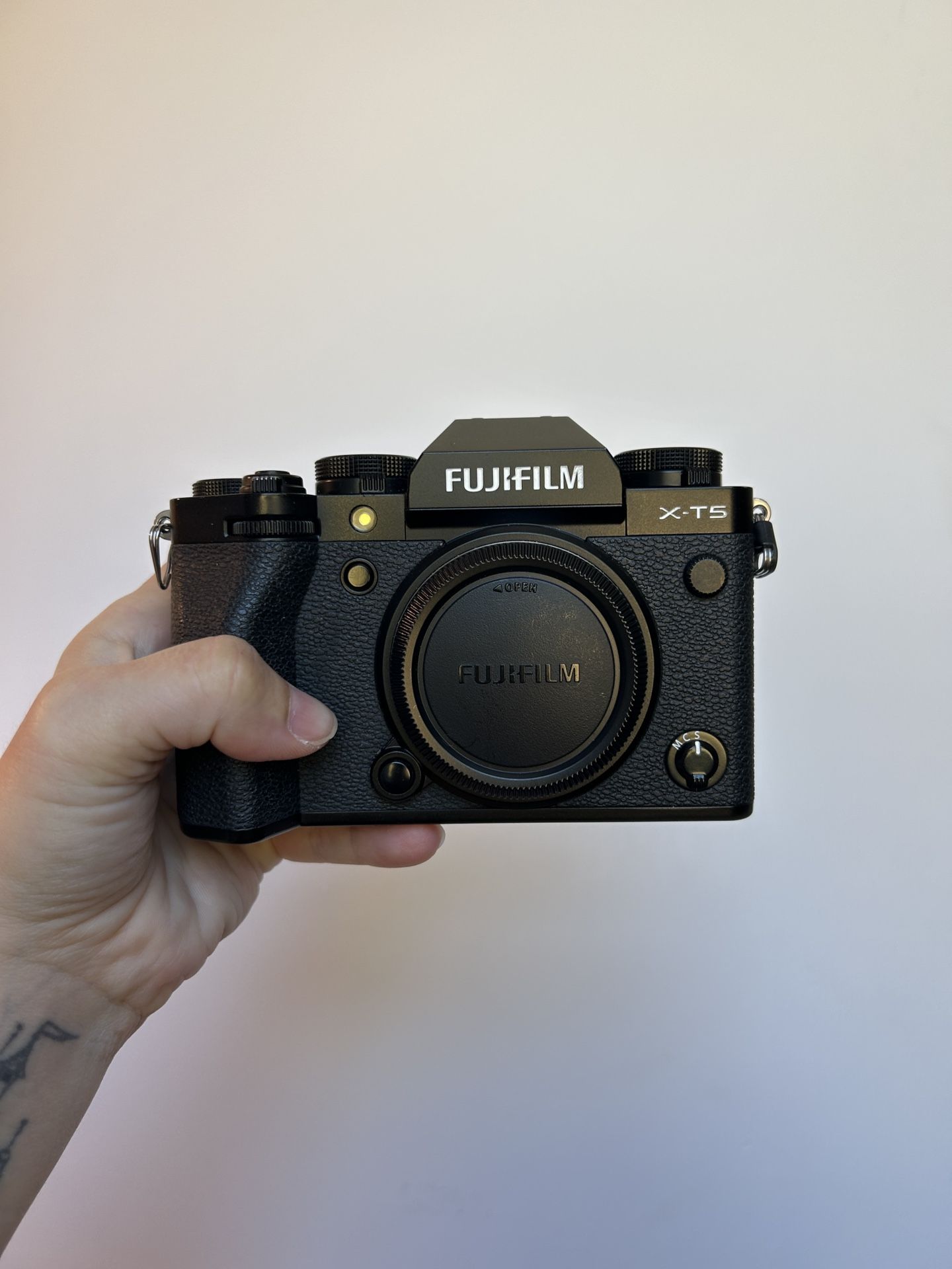 Fujifilm XT5 + 3 Lenses (Fuji 23mm & 50mm, Viltrox 13mm)