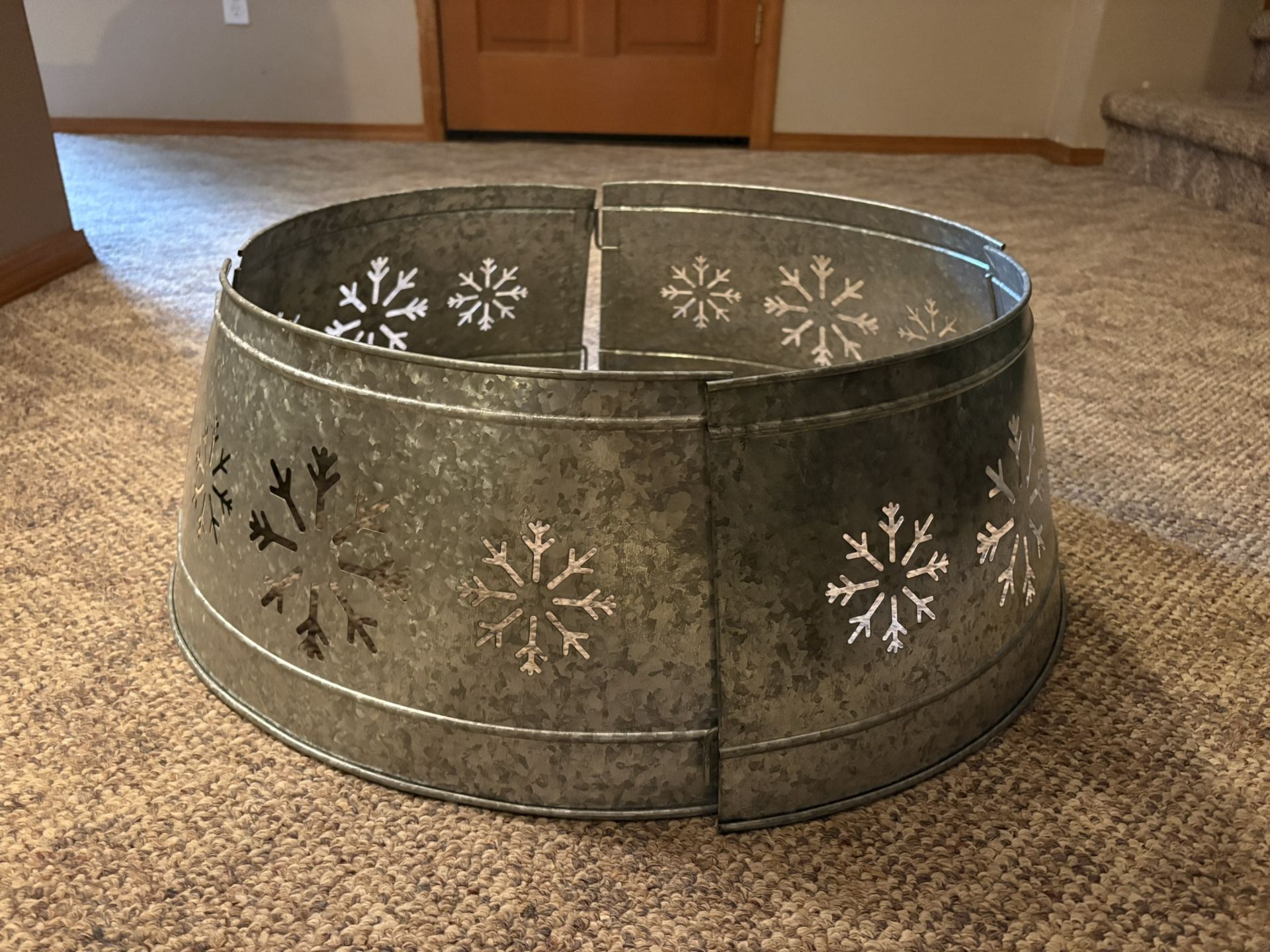 Large Christmas Tree Collar