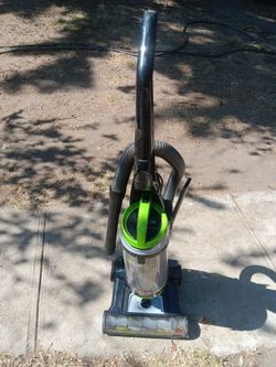 !! Vacuum  Swivel Works Great