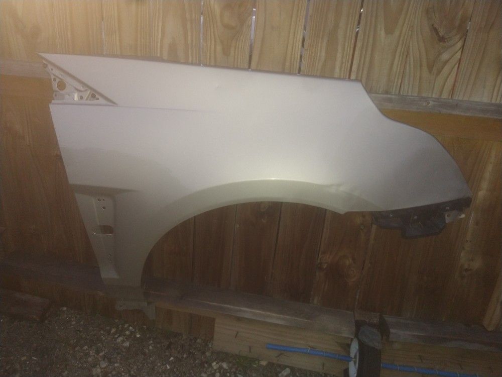 2015 Cadillac SRX Passenger Fender Light Damage On The Front Corner