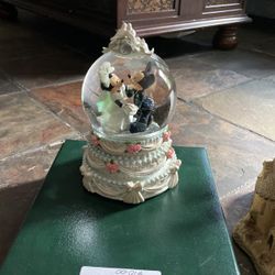 Mickey & Minnie Wedding Water globe