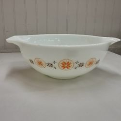 Pyrex Mixing Bowl #444 - Located in Shelton