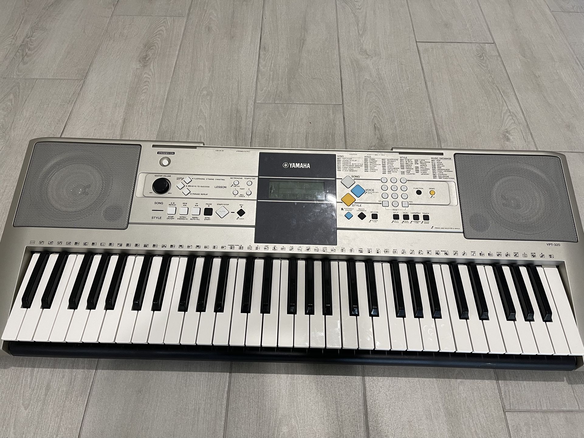 YAMAHA YPT-320 PIANO