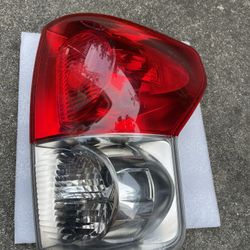 2007 - 2013 Toyota Tundra Passenger Taillight 