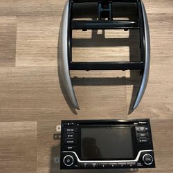 2016 Nissan Versa radio