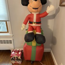Disney Gemmy Mickey Mouse On Christmas Presents Inflatable 