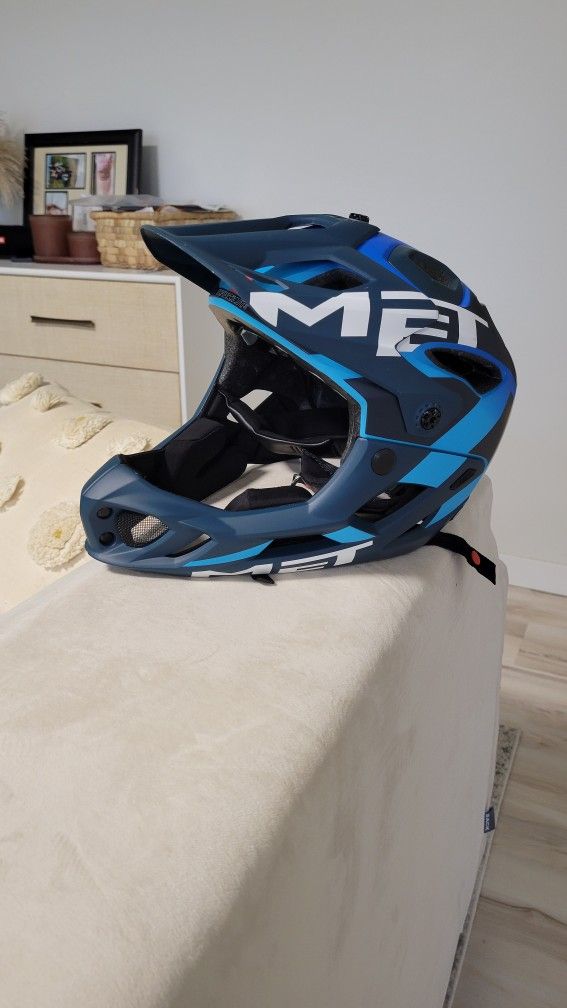 MET PARACHUTE HES Mountain Bike Helmet for Enduro, Trail and E-MTB, JetSurf, water sports.
