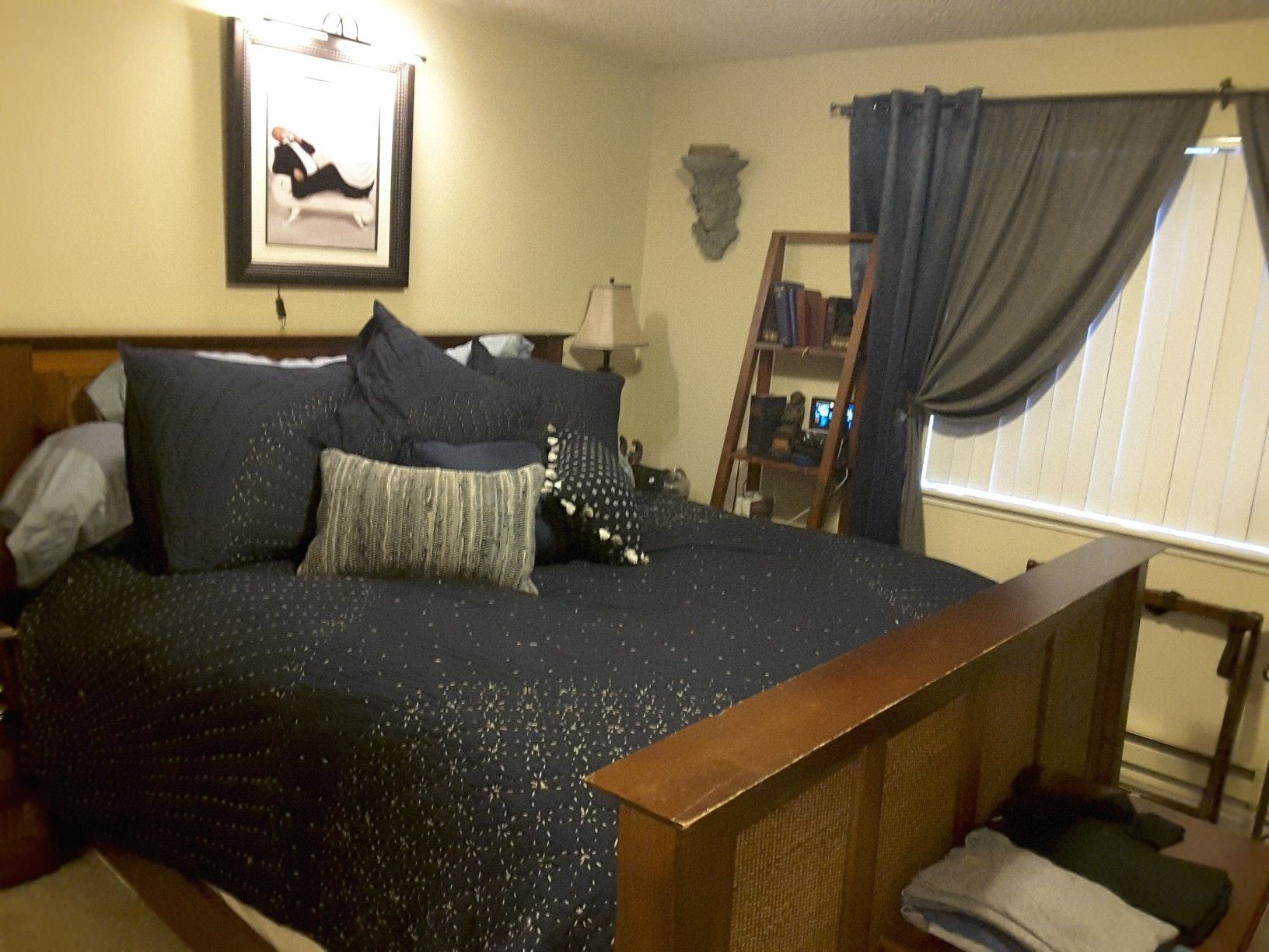 King Pier One Imports Pyramid bed Bedroom set for Sale in Federal Way, WA OfferUp