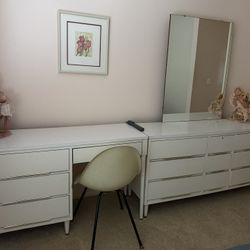 4- Piece Pre-owned Bedroom Furniture
