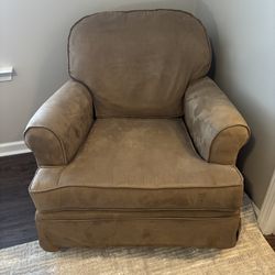Free Swivel Chair 