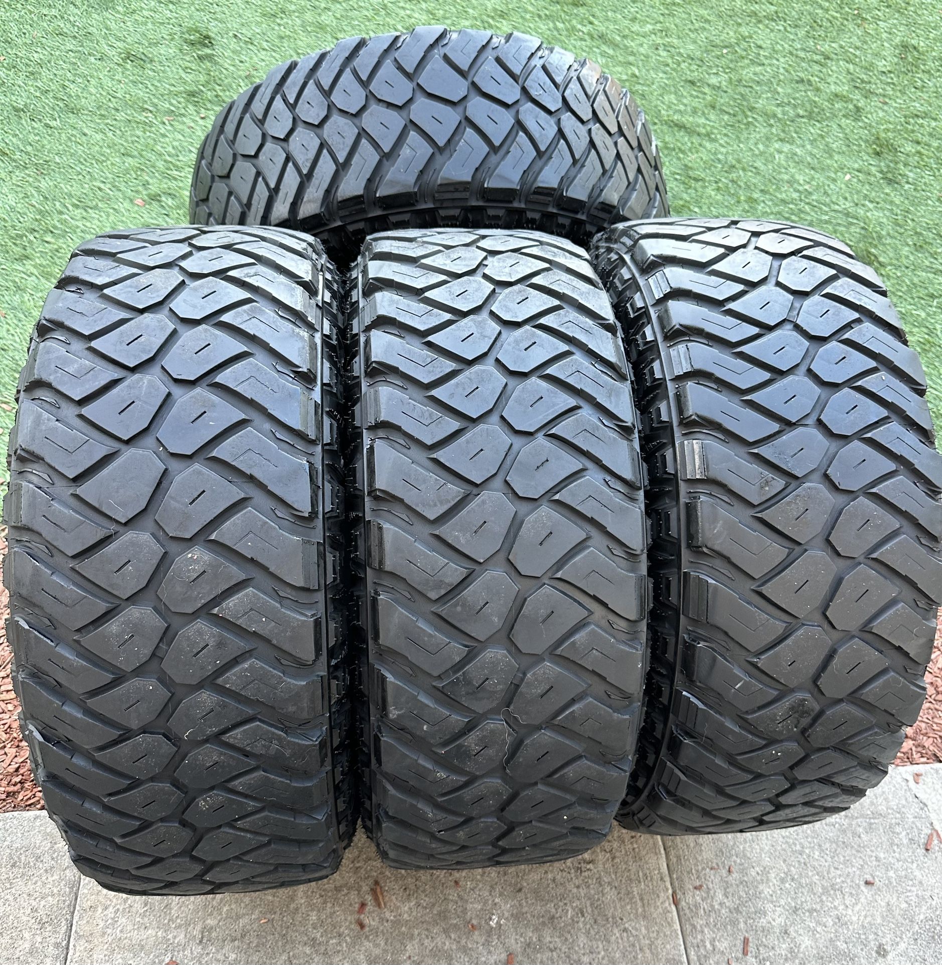 M(4) Maxis MT Tires 285/70/17 Used Tires Maxis