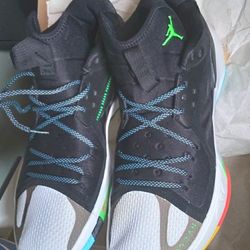 Nike, Nike Airmax,  K-Swiss,  Puma, Converse, Timberland, tell me what size.  Scott  12 Roll $19.99