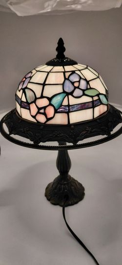 Beautiful Vintage Stained Glass Table Lamp