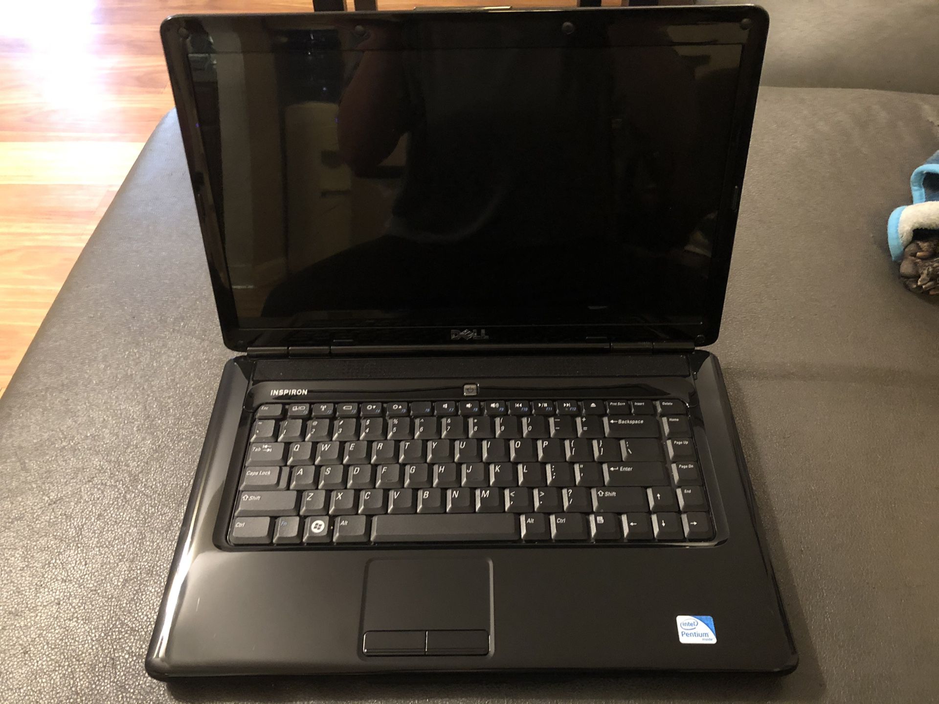 Dell Inspiron 1545 with charger