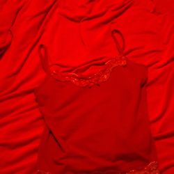 Burgundy Tank Top With Lace And Bow