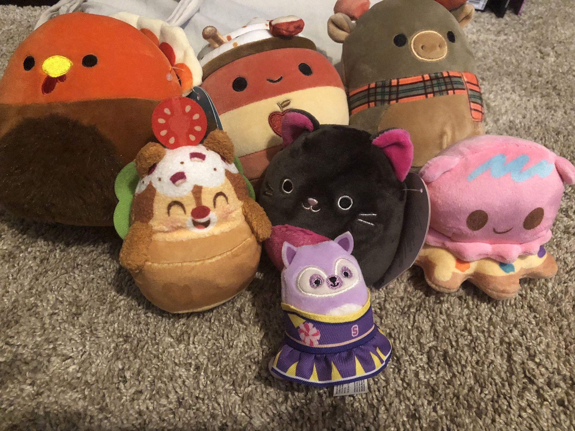 Squishmallows & Disney Munchling pack