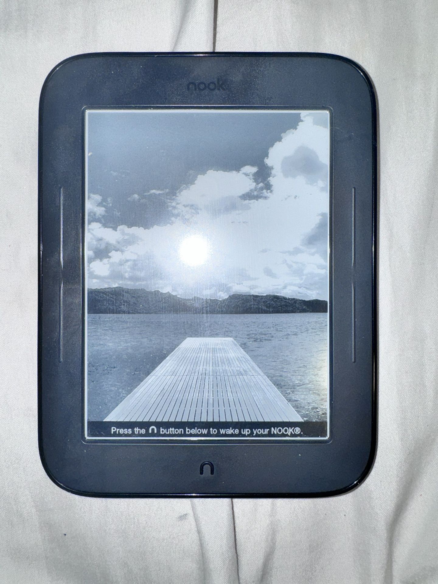 Barnes & Noble Nook Simple Touch eReader