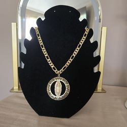 Cadena con medalla de la virgen de Guadalupe  de oro laminado  de