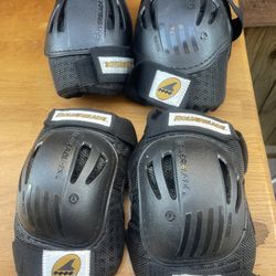 These are a 2 pairs of Rollerblade Skate Gear knee pads Size L Both For 25 Dollars . 
