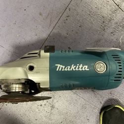 Makita GA7021 7" Angle Grinder Corded 15 Amp