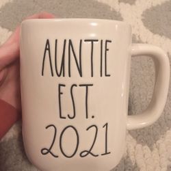 RAE DUNN AUNTIE EST 2021 MUG