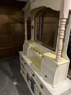 Large hutch (two pieces)