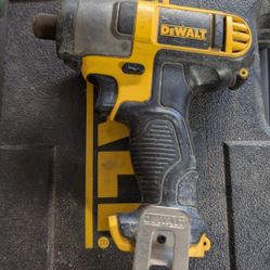 Dewalt 12V DCF815 1/4" Hex Impact Driver (tool + battery)