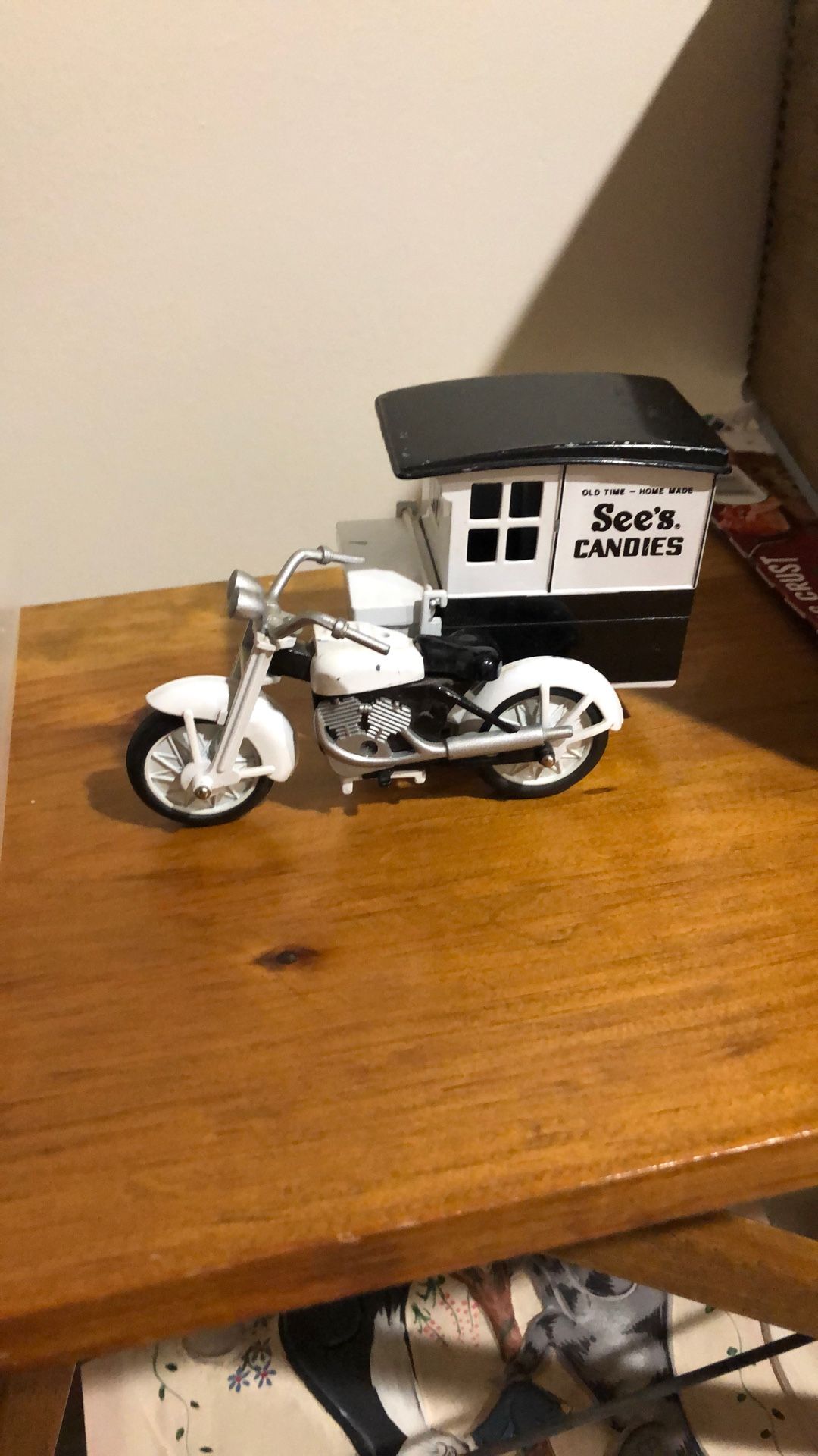 Vintage motorcycle delivery truck diecast Harley Davidson