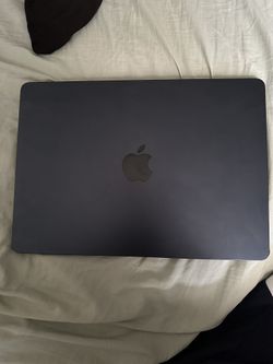 Apple MacBook M2 2022