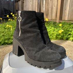 Black Matte Chunky Boot Heel