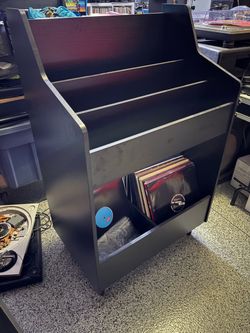 Record storage cabinet
