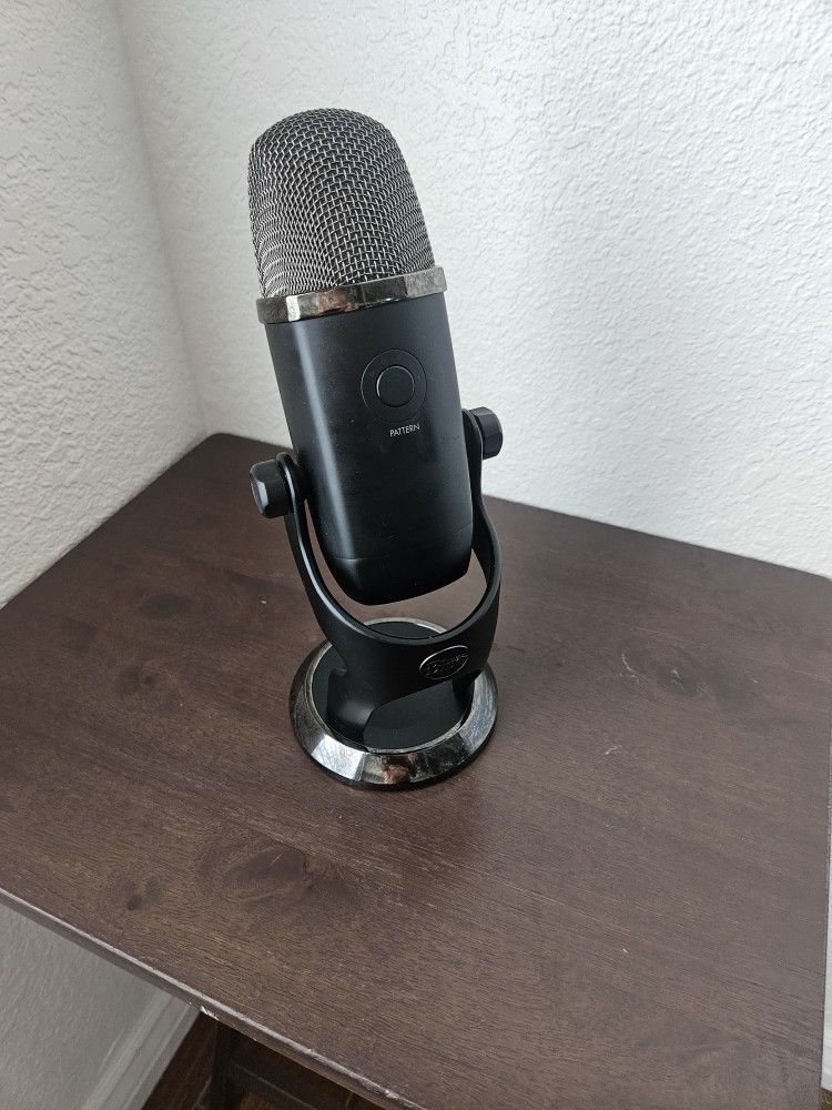 Blue Yeti Mike Box Included