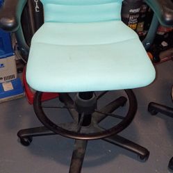 3 Different Variety Of Office Chairs