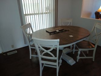 Dining Room Table With Leaf And 4 Chairs
