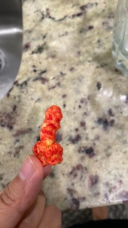 Peen hot Cheeto