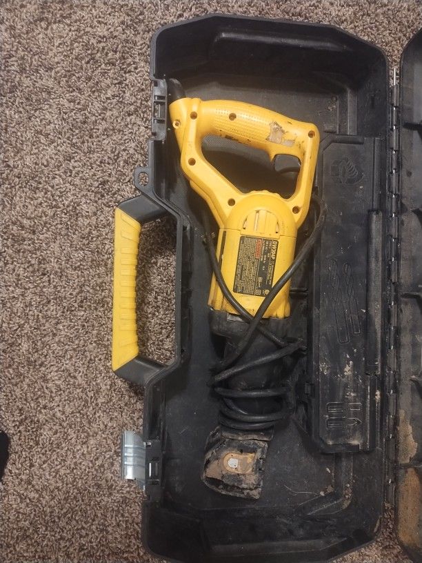 Saw Dewalt Works Good
