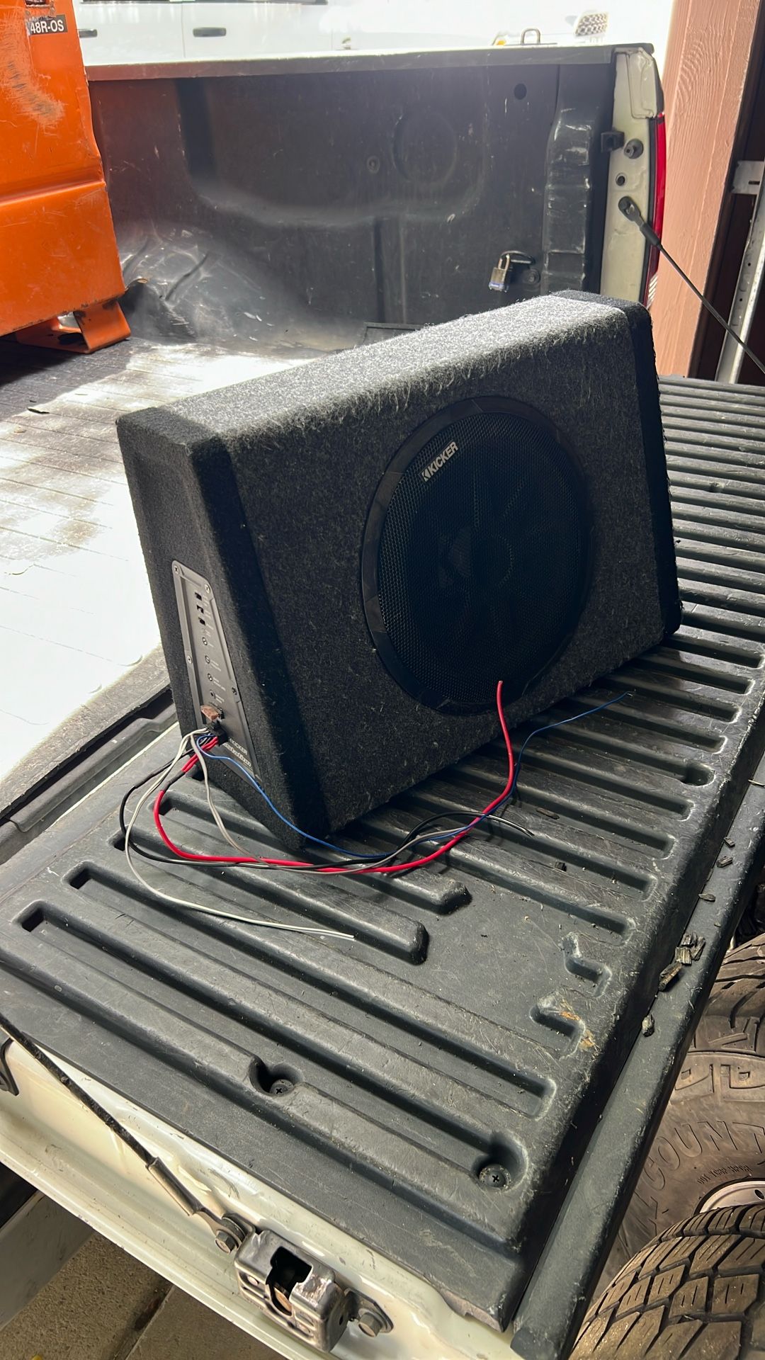 Kicker 10” Subwoofer With Built In Amplifier