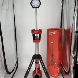 Milwaukee M18 18-Volt Lithium-Ion Cordless Rocket Dual Power Tower Light (Tool-Only)
