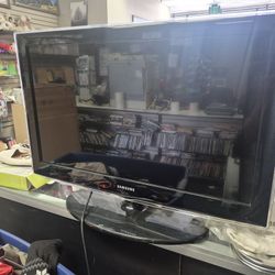 Samsung LCD television  32 Inch
