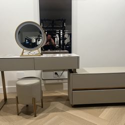 Brand New Make Up Vanity Set