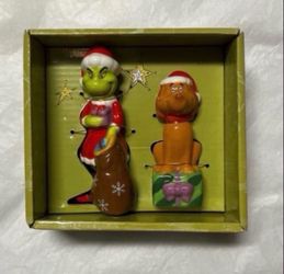 NEW DR.SEUSS MR GRINCH SALT & PEPPER SHAKERS