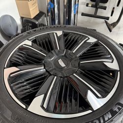 2025 Cadillac Escalade IQ OEM 24" Wheels Michelin Tires