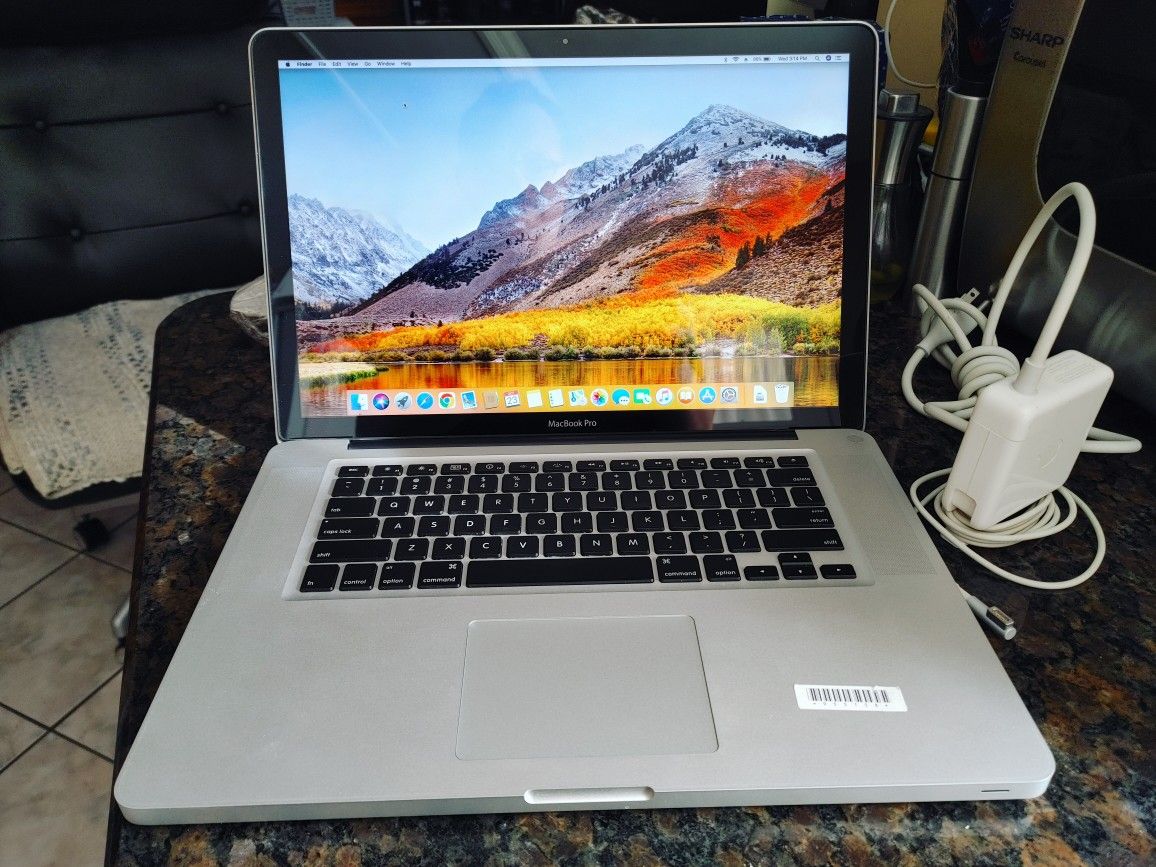 Refurbished Macbook pro 15.6" , i7 cpu , 8 gb ram , dvd rw drive , brand new oem Apple battery installed , brand new 500 gb ssd installed.