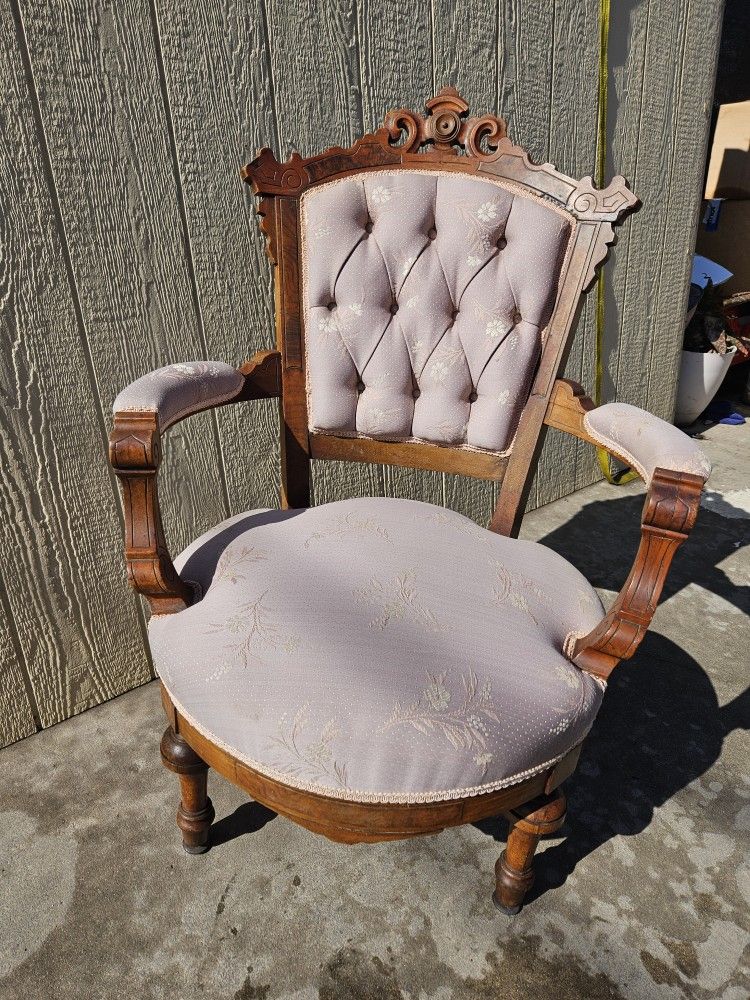 Beautiful Vintage Victorian Chair