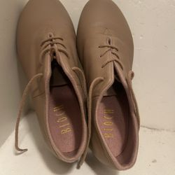 Bloch Sync Tap lace-up tap Dancer Dancing shoes, which feature Bloch Mega Taps