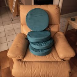 Free 4 Piece Cushion Set . Idee Home 15 inch round 