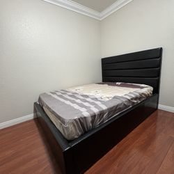 Full Bed With Mattress 