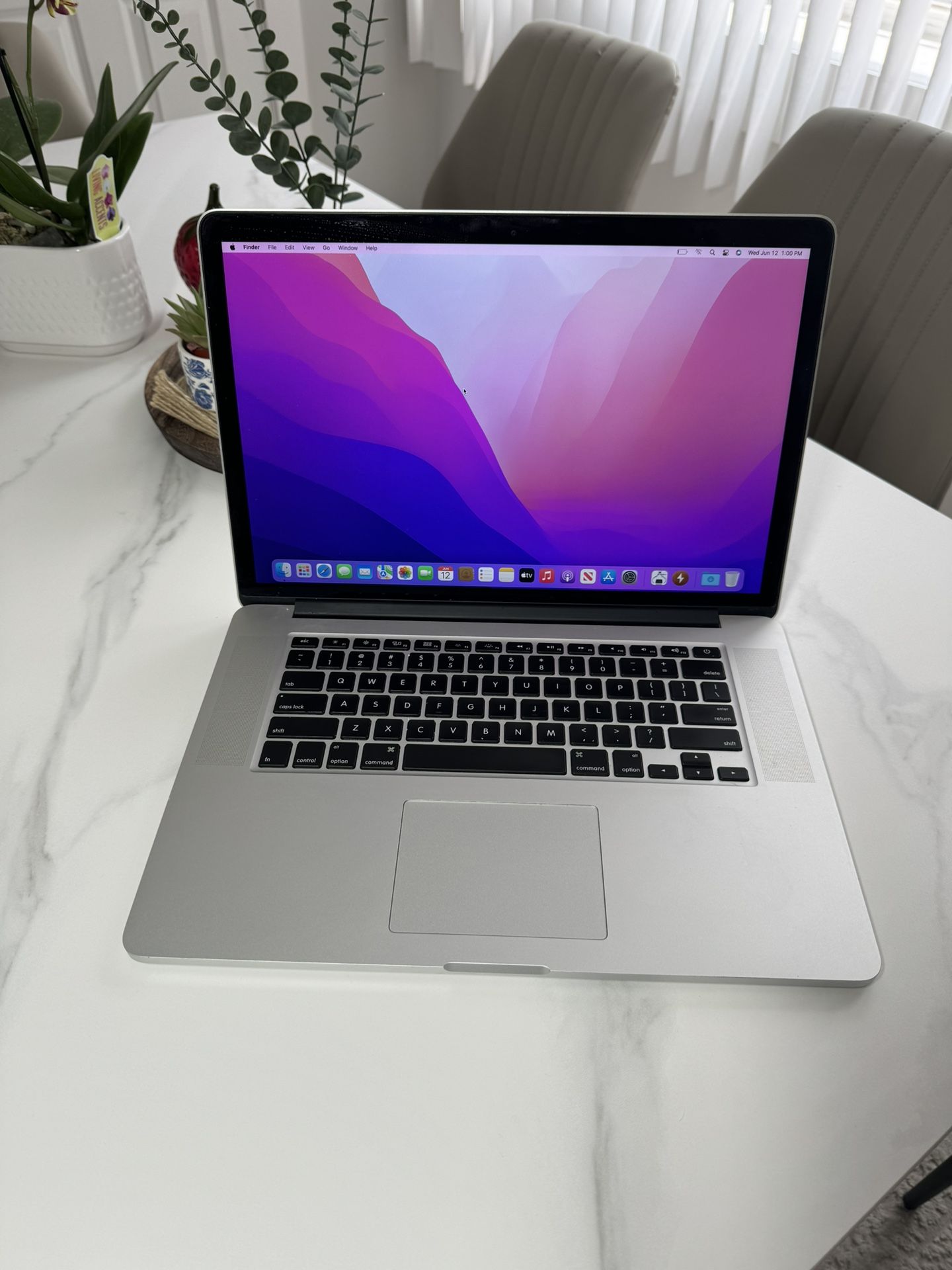 Apple MacBook Pro 15"Retina 16GB 512GB SSD MACOS MONTEREY